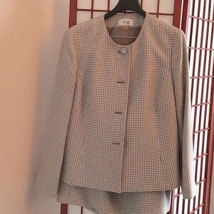 Le Suit 2 piece suit.